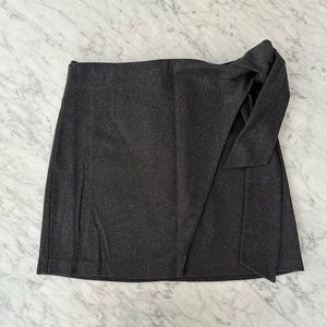 Aritzia Dorine Wrap Skirt in charcoal size 8